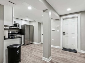 Refrigerador, microondas, horno y parrilla de estufa 