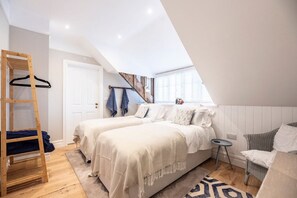 2 bedrooms, desk, iron/ironing board, travel crib - Gulls' Nest, Felixstowe (Felixstowe)