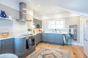 Fridge, microwave, oven, dishwasher - Gulls' Nest, Felixstowe (Felixstowe)