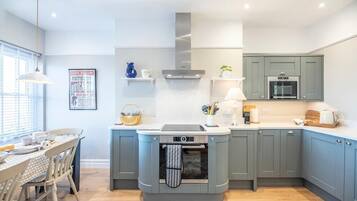 Réfrigérateur, micro-ondes, four, lave-vaisselle