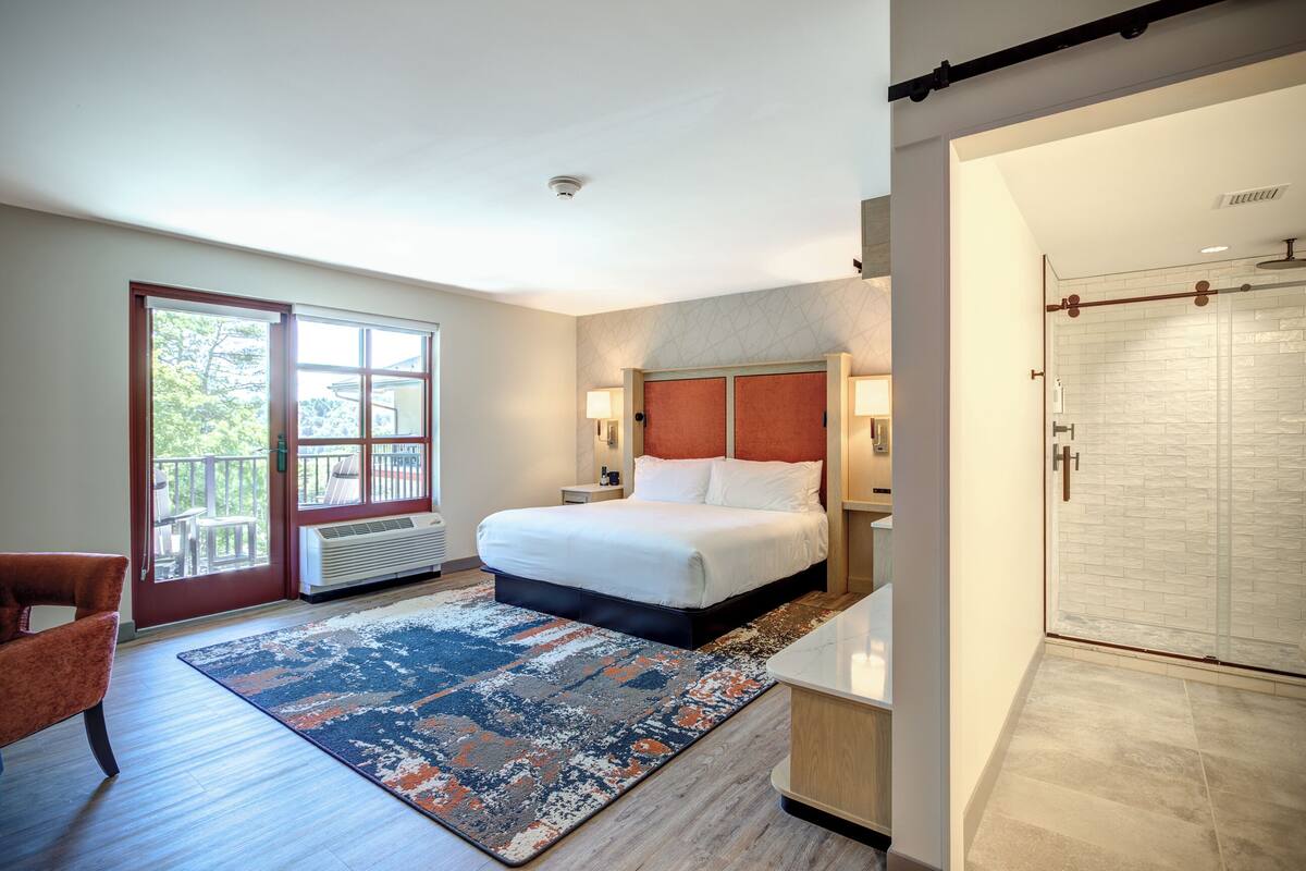 Premium Room, 1 King Bed, Roll-in Shower, Balcony | Bathroom | Shower, rainfall showerhead, designer toiletries, hair dryer