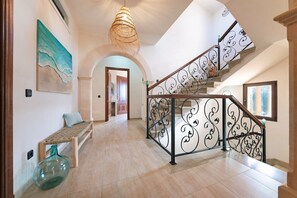 Interior - Es Pinar - Luxury Villa with 6 Bedrooms and expansive gardens (Portocolom)