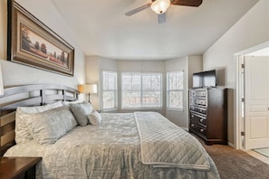5 bedrooms, desk, iron/ironing board, travel cot