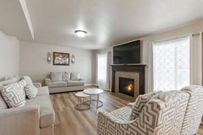 TV, fireplace