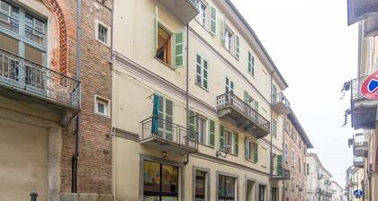 GuestHost - Comfortable and spacious apartment of 70sm, it can comfortably accommodate up to 4 people. The accommodation is located on the second floor of a medieval building without elevator (NOT suitable for disabled people - steps to access it). We ar