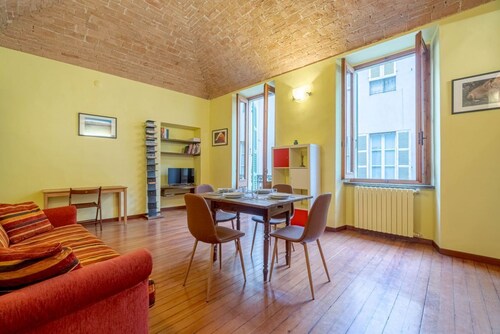 GuestHost - Comfortable and spacious apartment of 70sm, it can comfortably accommodate up to 4 people. The accommodation is located on the second floor of a medieval building without elevator (NOT suitable for disabled people - steps to access it). We ar