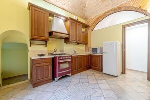 Microones, forn, placa de cuina i torradora 