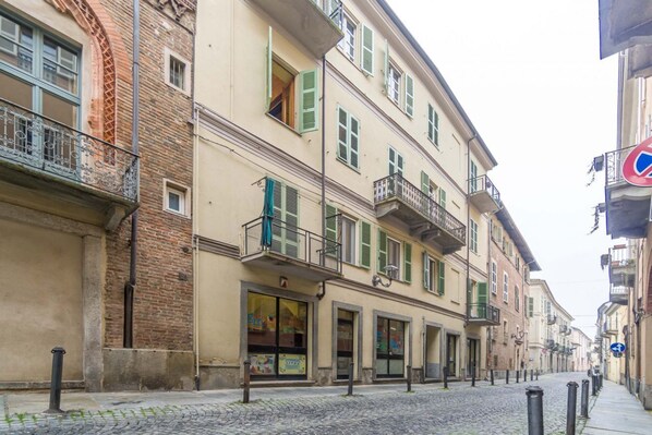 Exterior - Elegant apartment in Asti with balcony (Asti)