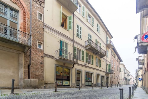 Comfortable and spacious apartment of 70sm, it can comfortably accommodate up to 4 people. The accommodation is located on the second floor of a medieval building without elevator (NOT suitable for disabled people - steps to access it). We are in the hea