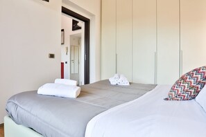 1 chambre, fer et planche à repasser, draps fournis