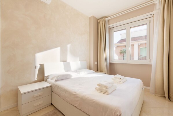 1 bedroom, iron/ironing board, internet, bed sheets