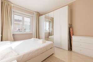 1 bedroom, iron/ironing board, internet, bed sheets