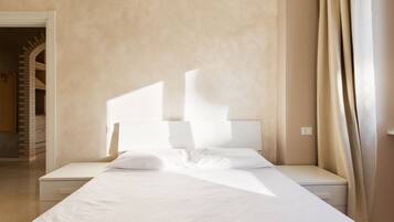 1 bedroom, iron/ironing board, internet, bed sheets