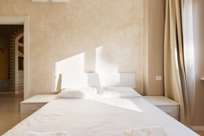 1 bedroom, iron/ironing board, internet, bed sheets