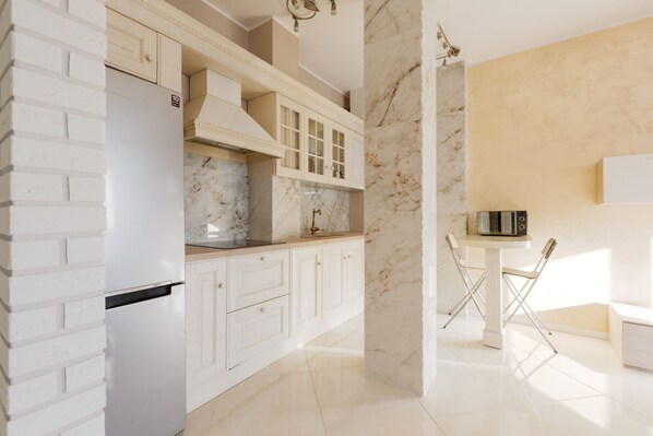 Fridge, microwave, stovetop, electric kettle