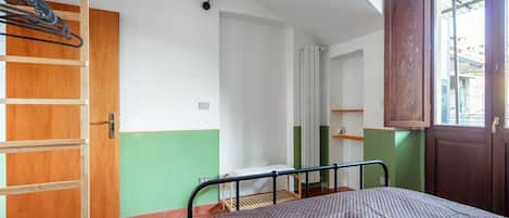 2 室のベッドルーム、アイロン / アイロン台、WiFi、ベッドシーツ
