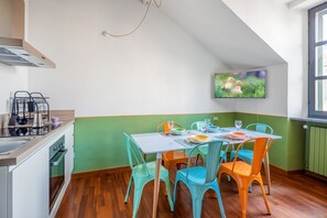 Fridge, microwave, stovetop, electric kettle