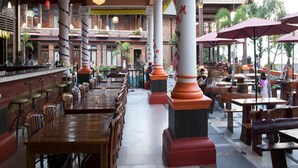 Outdoor dining - Samosir Villa Resort (Samosir)