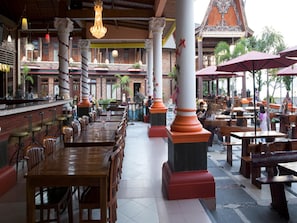Outdoor dining - Samosir Villa Resort (Samosir)