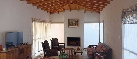 Smart-tv en een open haard