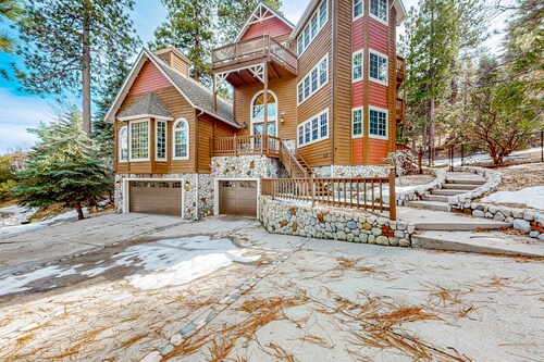 Retreat w/ speakeasy, fireplace, game room, & patio - near skiing & trails