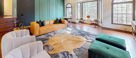 Televisión y chimenea