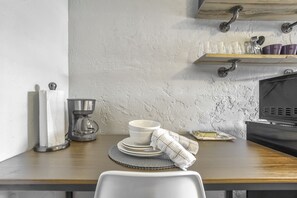 Family dining - Quest Rest - Unit 2 (Colorado Springs)