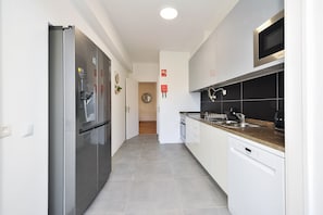 Frigorifero, microonde, forno, lavastoviglie