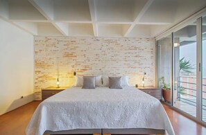2 bedrooms, desk, free WiFi, bed sheets