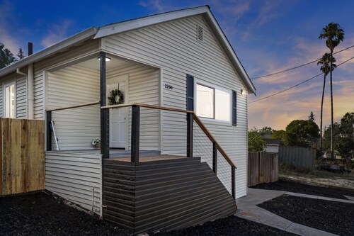 Martinez Manor - Modern Home - Close to downtown