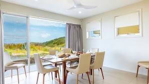 Dining - Ocean on the Rocks, 1,21 Ocean Ave - waterfront, Wi-Fi, Ducted Air Conditioning (Anna Bay)