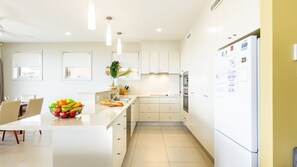 Fridge, microwave, oven, stovetop - Ocean on the Rocks, 1,21 Ocean Ave - waterfront, Wi-Fi, Ducted Air Conditioning (Anna Bay)