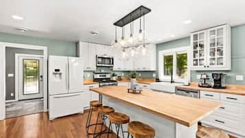 冰箱、微波炉、烤箱、炉灶