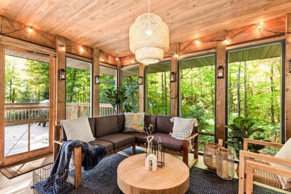 Smart TV, chimenea, videojuegos y libros