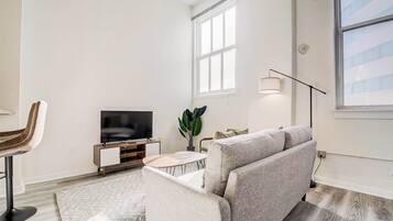 Deluxe Apartment | Living area | 43-inch Smart TV with digital channels, Netflix, Hulu