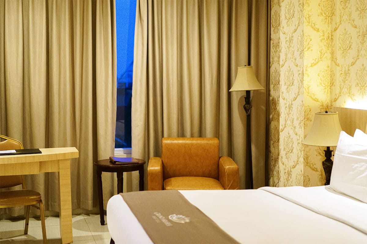 Deluxe Queen Room | Escritorio, wifi gratis, ropa de cama