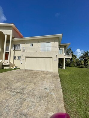 Exterior - 4BDRM PRIVATE HOME IN QUIET RESIDENTIAL COMMUNITY 12 MIN FROM AIRPORT, 30 MIN TO BELIZE CITY (Ladyville)
