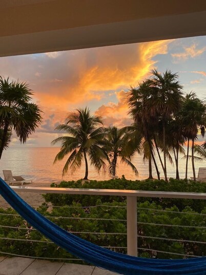 4BDRM PRIVATE HOME IN QUIET RESIDENTIAL COMMUNITY 12 MIN FROM AIRPORT, 30 MIN TO BELIZE CITY