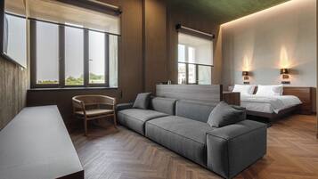 Kamar Double Deluks, pemandangan halaman | Seprai premium, selimut bulu angsa, busa memori, dan minibar gratis