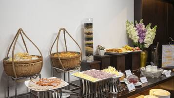 Desayuno bufé gratuito y diario