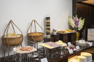 Free daily buffet breakfast