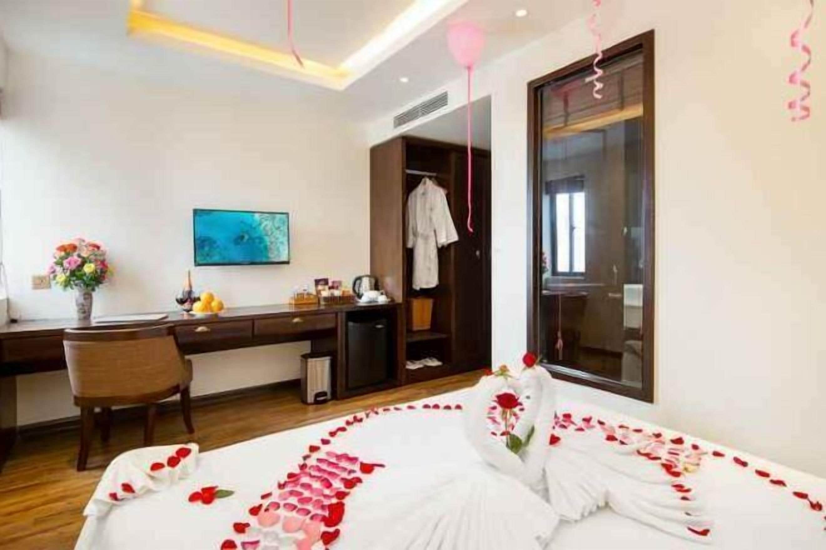 高級寝具、羽毛の掛け布団、低反発ベッド、ミニバー