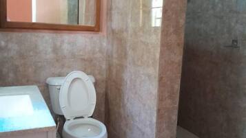 Comfort-Zweibettzimmer | Badezimmer