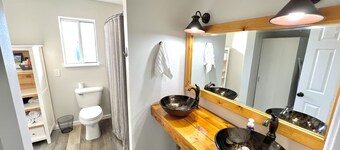 Highland Hideaway-Newly Remodeled!