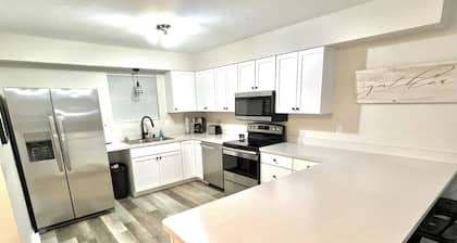 Highland Hideaway-Newly Remodeled!