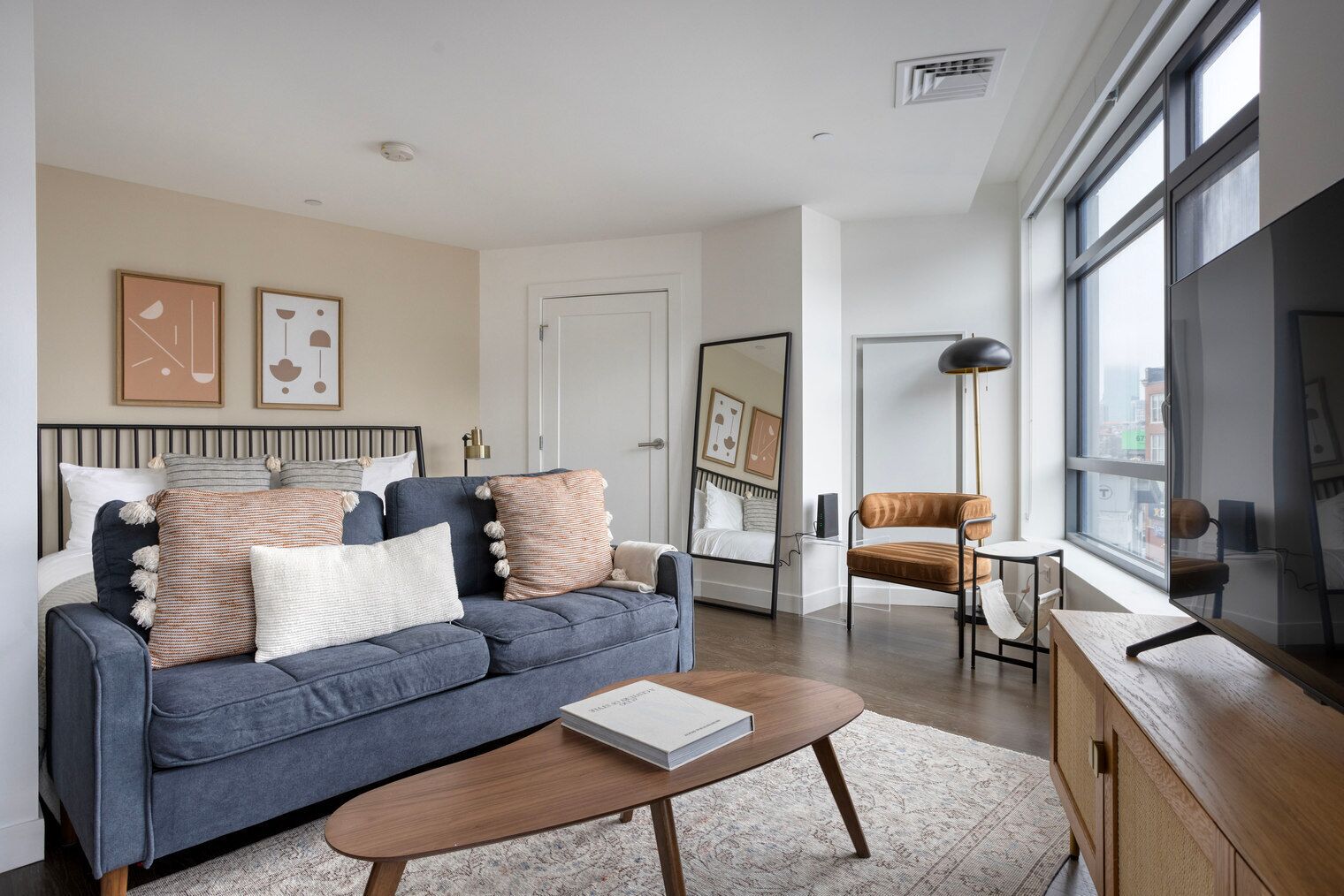 Superb Fenway Studio w/ Gym, nr Green Line & Dining, by Blueground