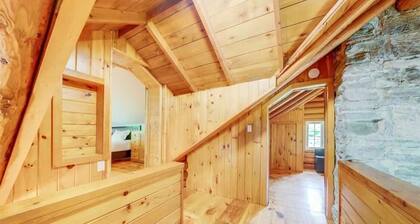 ☀Private Waterfront LogStyle Cottage With Lakeview!