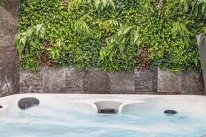 Bain à remous extérieur