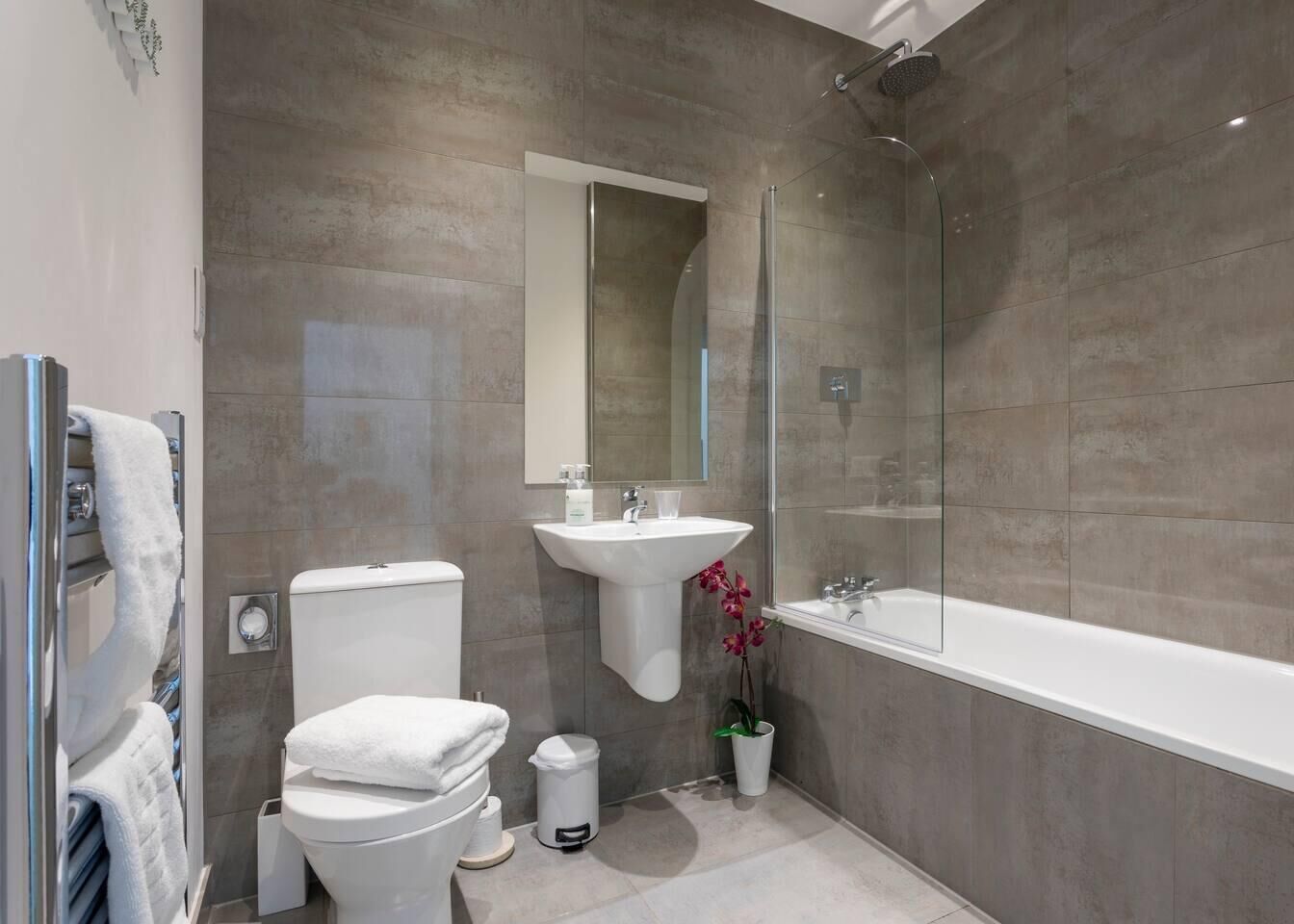Shower, towels