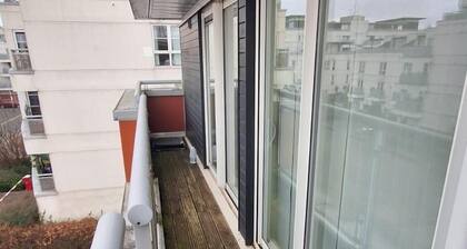 Free parking near city centre & stadium sleeps 6-8